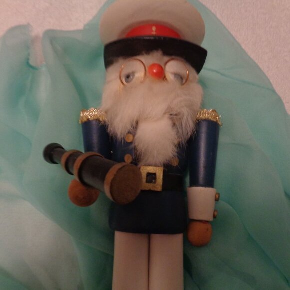 SAILOR WOODEN NUTCRACKER NUTCRACKER VILLAGE 11 INCHES - Picture 13 of 13